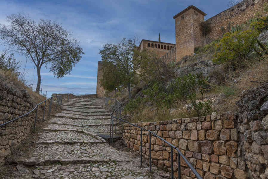 Huesca - Alquézar 09 - castillo y colegiata de Santa María la Mayor de Alquézar.jpg